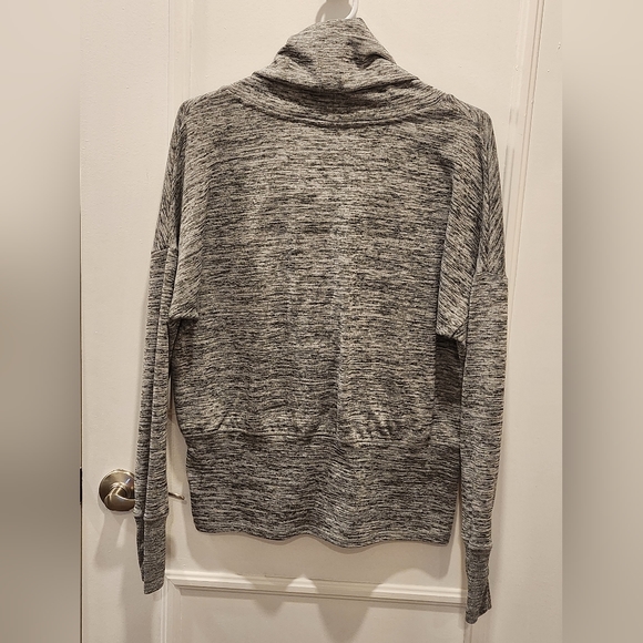 Sporty cowl neck top - Picture 2 of 3